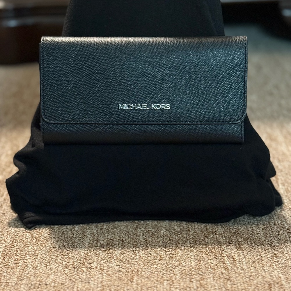 Michael Kors Black Wallet Sleek Design Leather